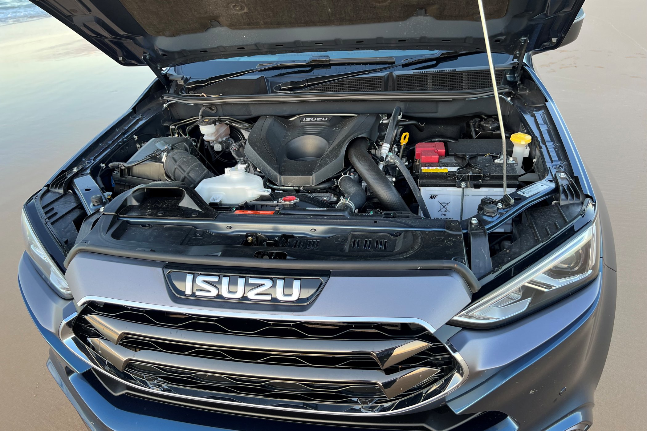 2023 Isuzu MU-X LS-T 4WD engine