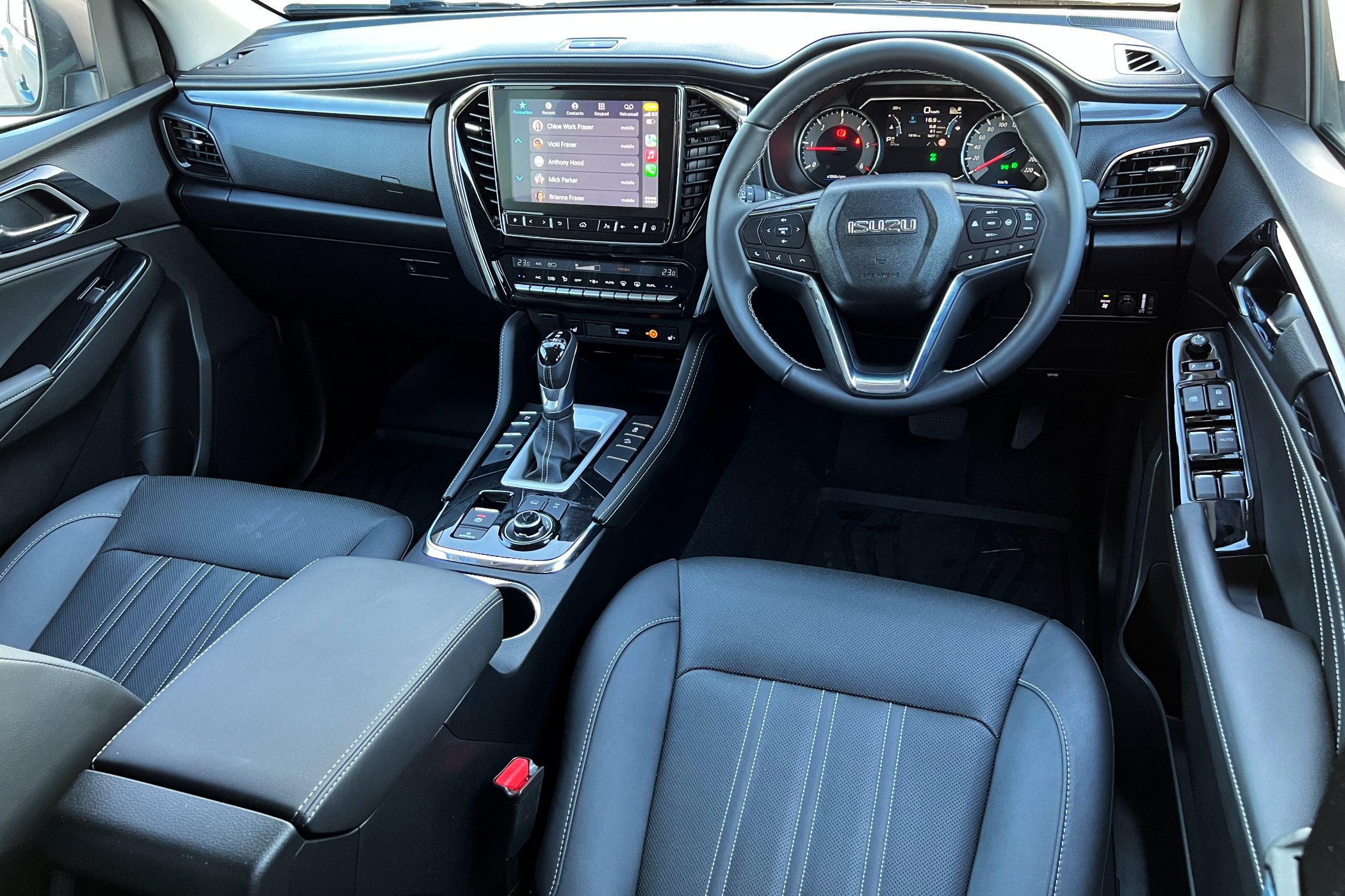 2023 Isuzu MU-X LS-T 4WD interior front