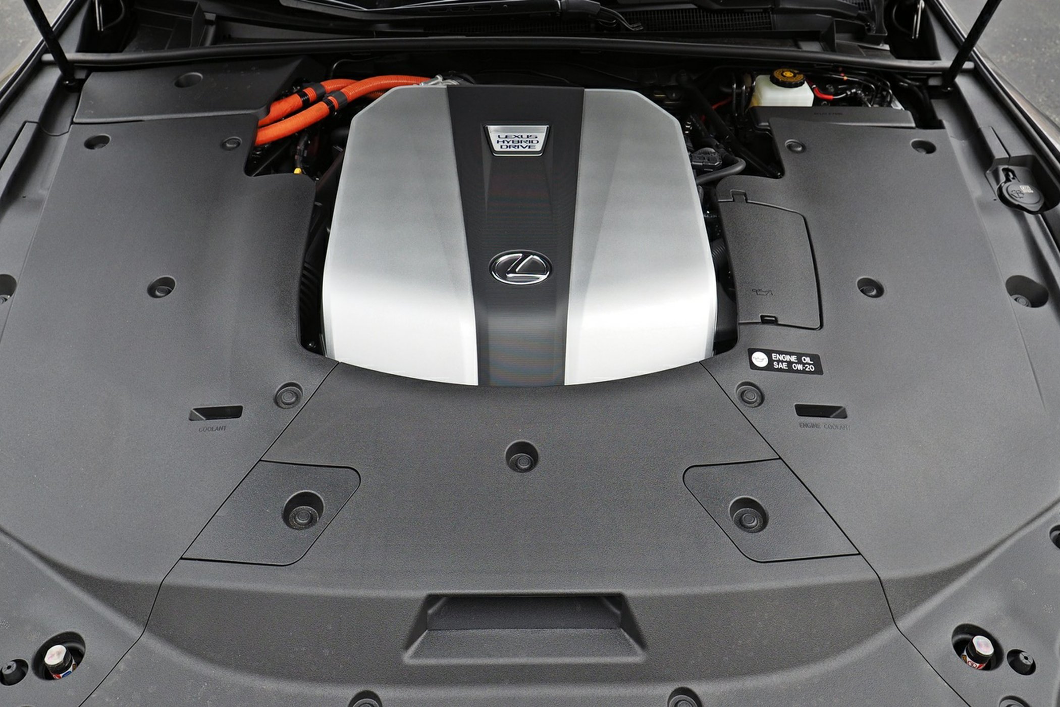 Lexus LS 500h Sport Luxury engine
