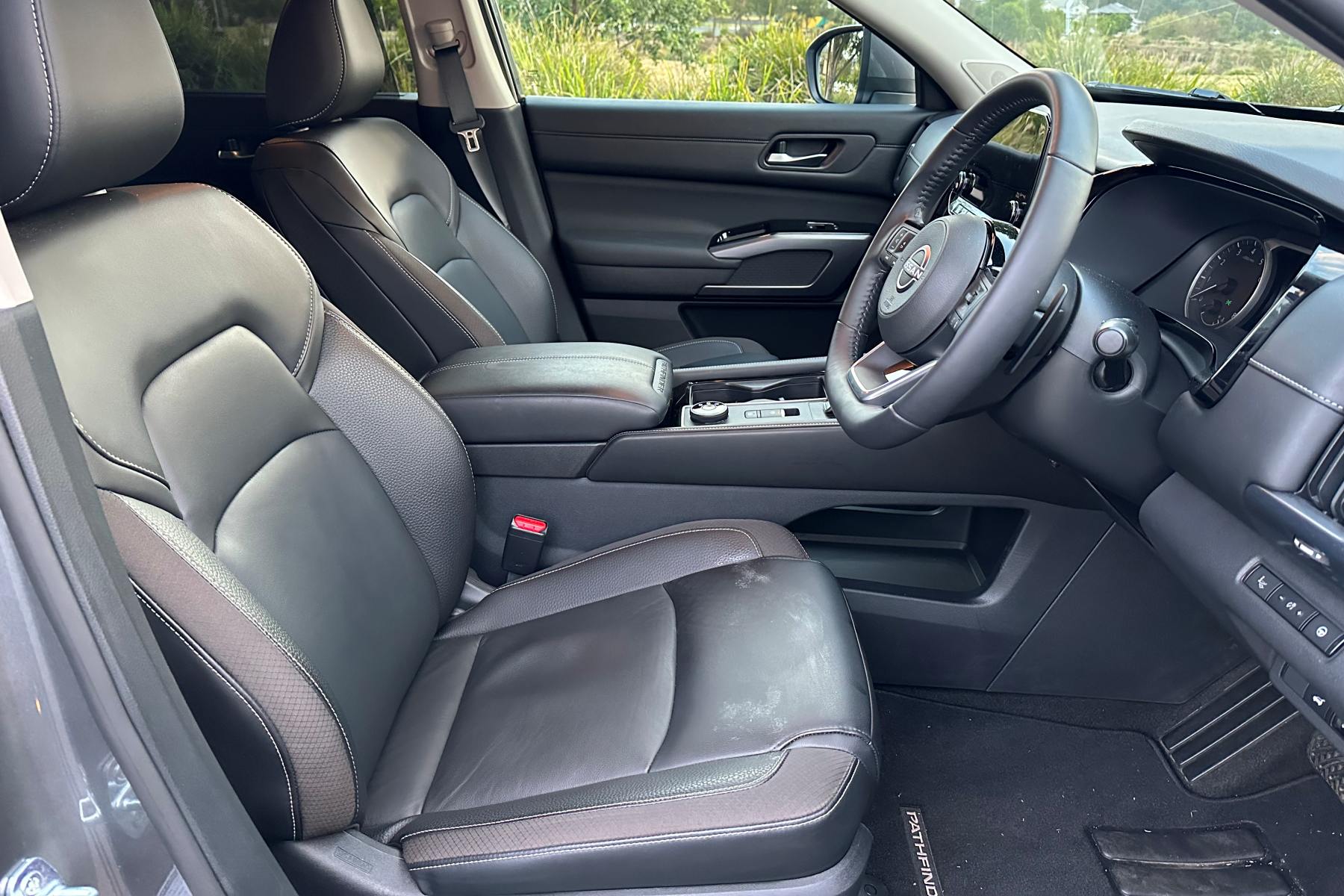 2023 Nissan Pathfinder Ti interior front seats