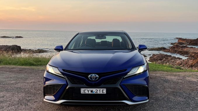 Toyota Camry Hybrid SL front bonnet and grill 1