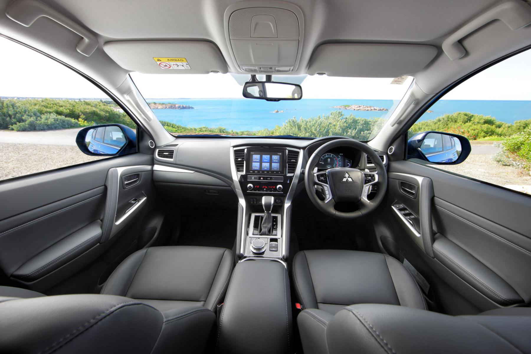 Mitsubishi Pajero Sport exceed interior front 1
