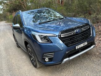 Subaru Forester 2.0i S AWD SUV front qtr 1