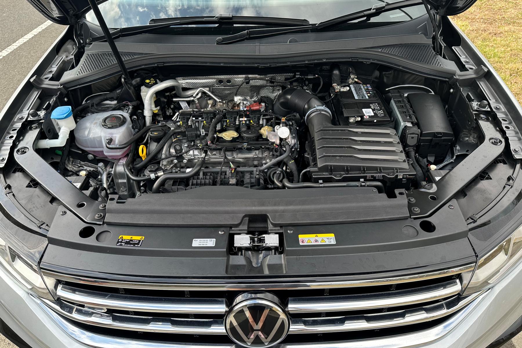 2023 VW Tiguan R engine