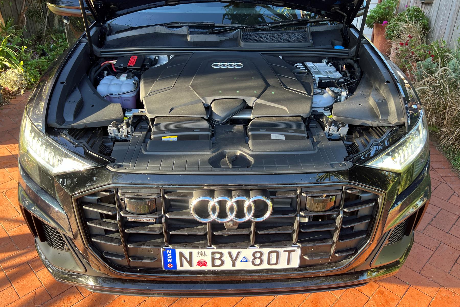 Audi Q8 60 TFSI e quattro S Line PHEV engine 1
