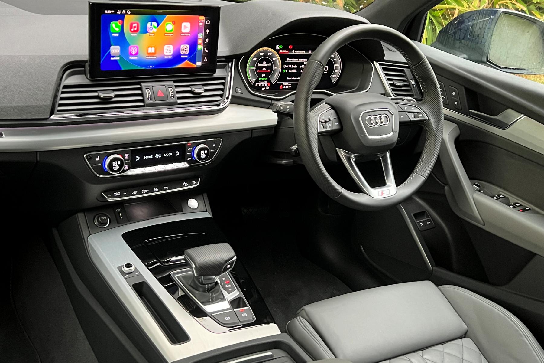 Audi Q5 PHEV interior front 1