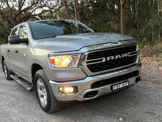 RAM 1500 Big Horn Pickup front bonnet and grill 2