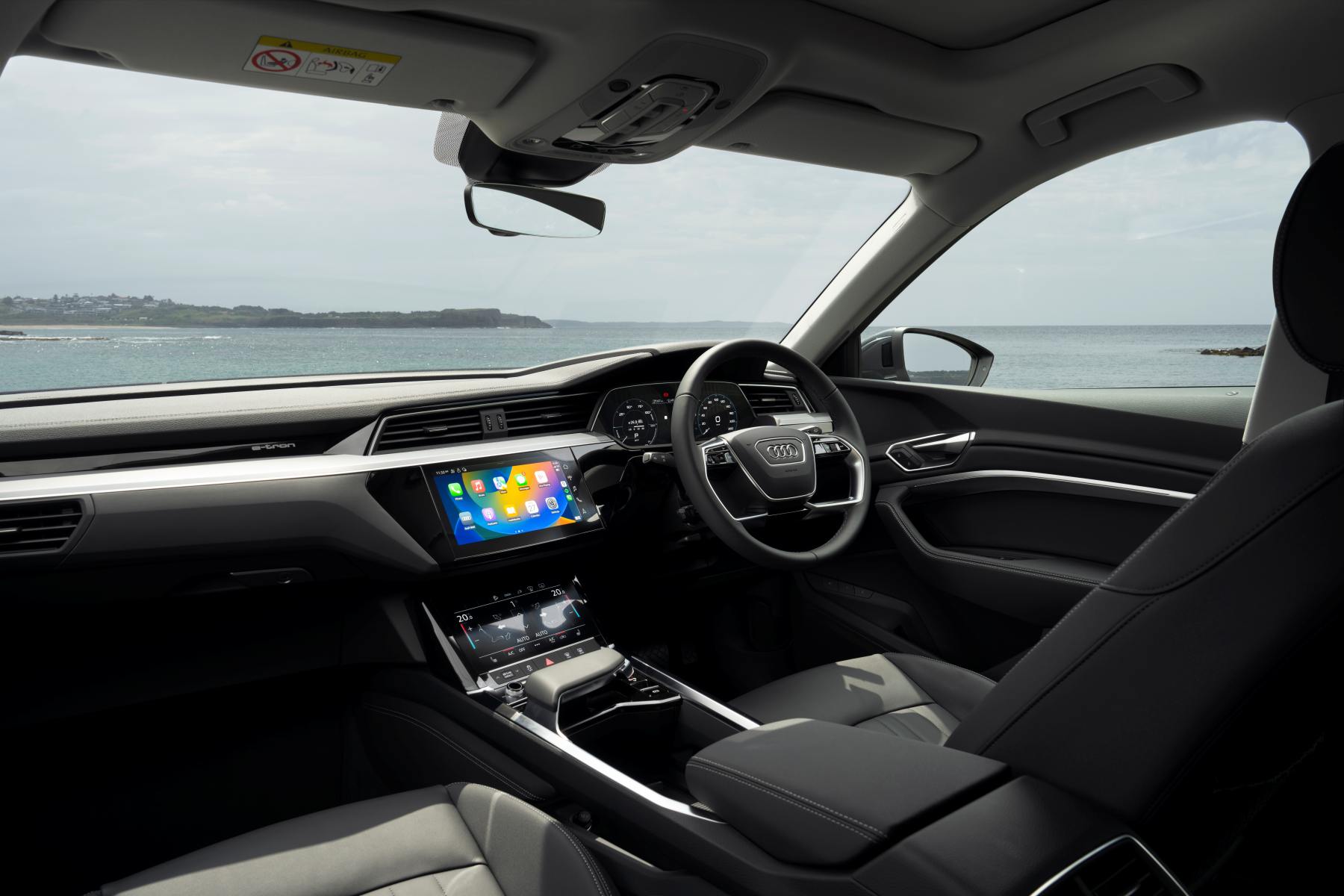 Audi Q8 55 e-tron front interior