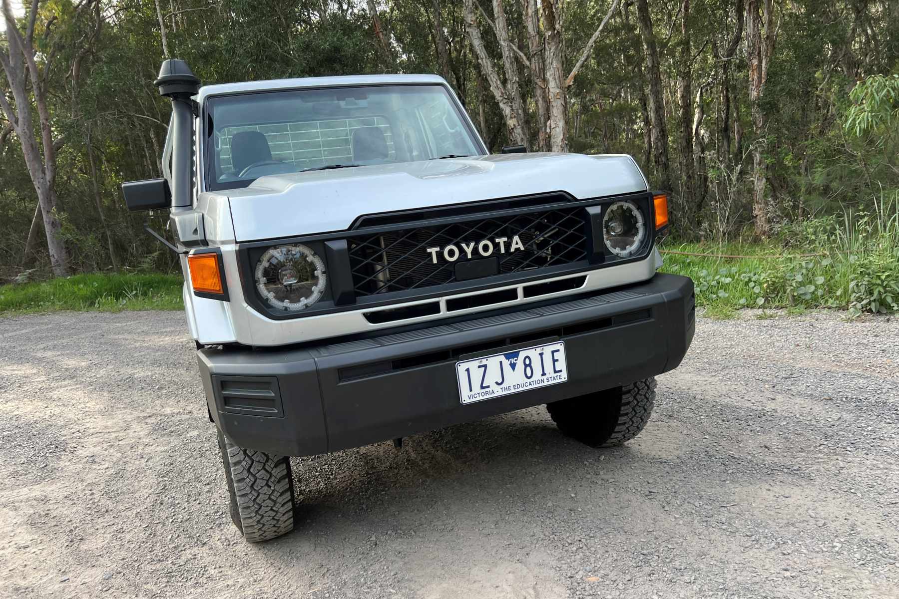 Toyota LandCruiser single cab chassis Ute front grill and bonnet1