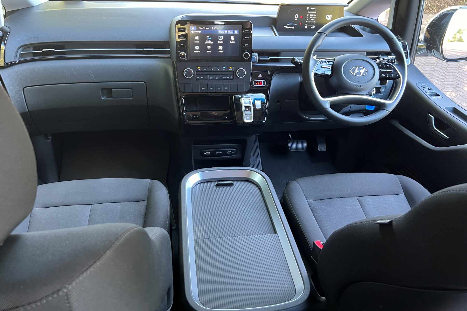 Hyundai Staria 8 seat 2.2 litre diesel interior front 1