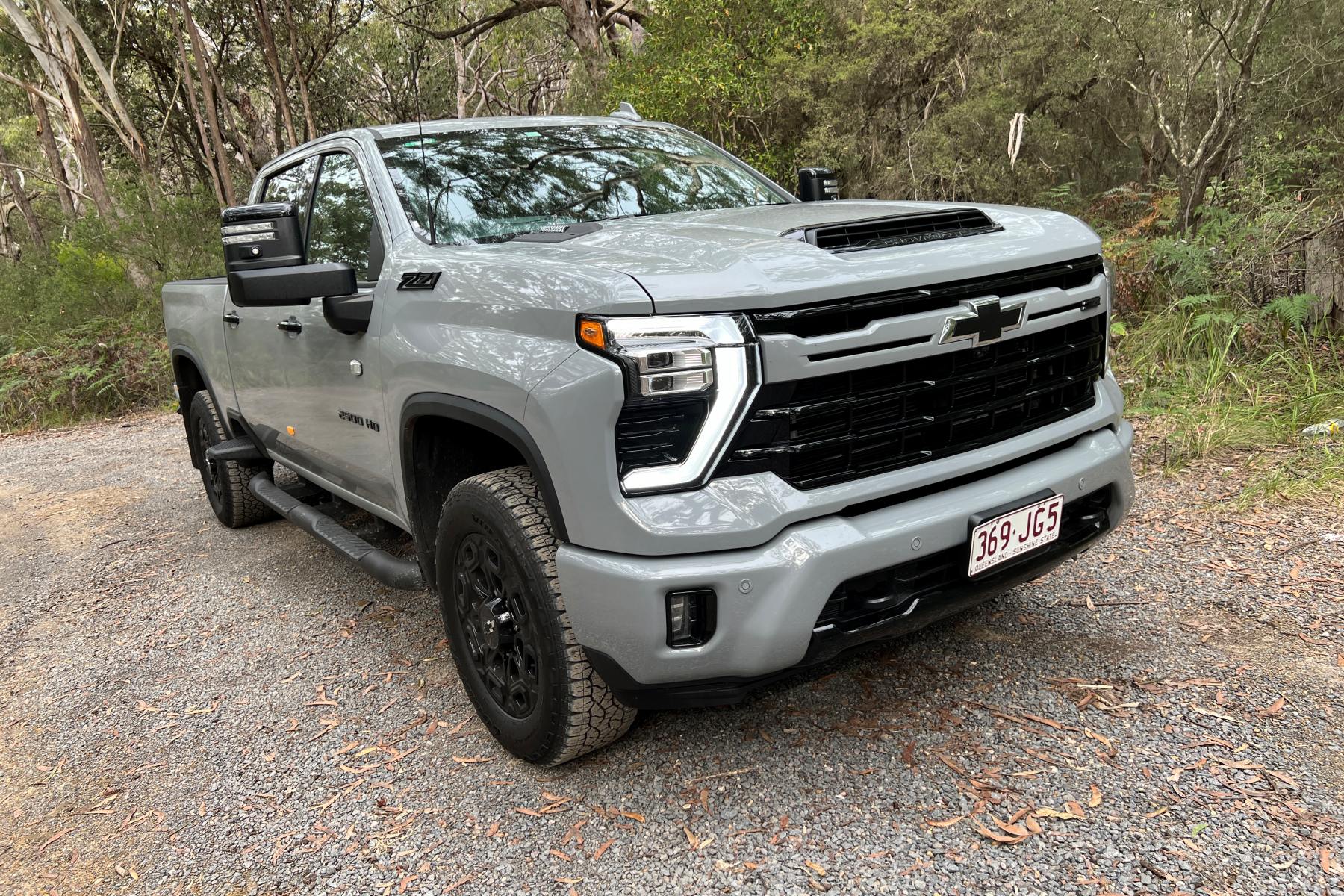 Chevrolet Silverado HD LTZ front quarter 2