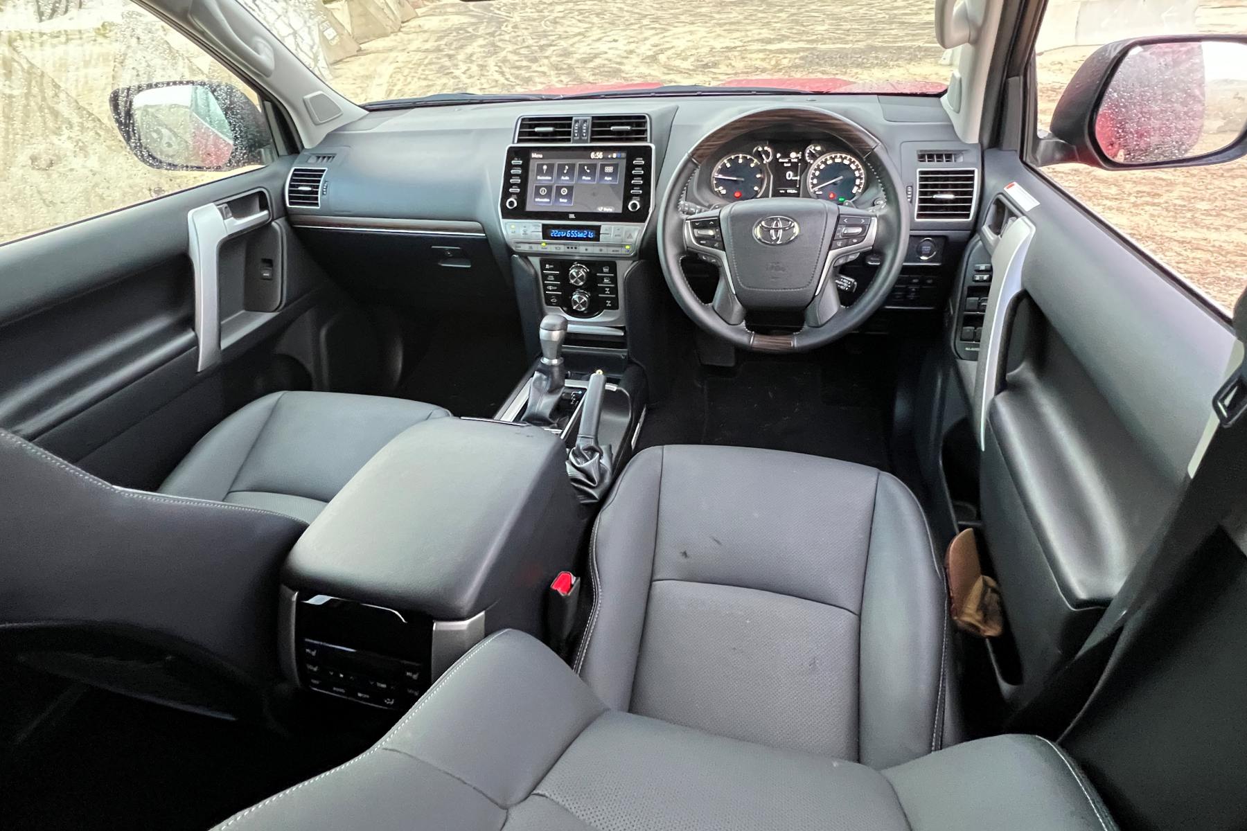 Toyota LandCruiser Prado Kakadu 4WD front interior