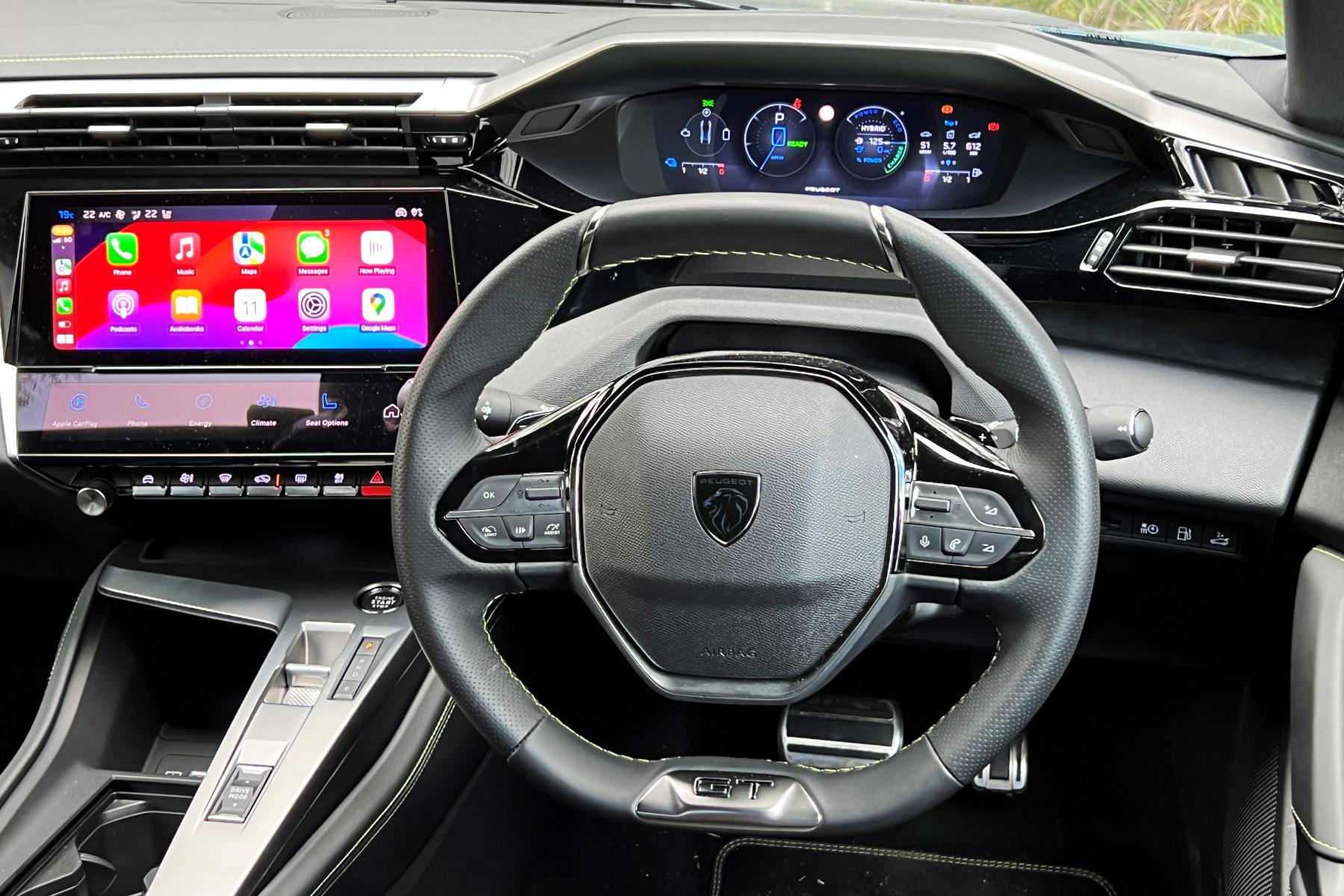 2024 Peugeot 408 PHEV icockpit 1