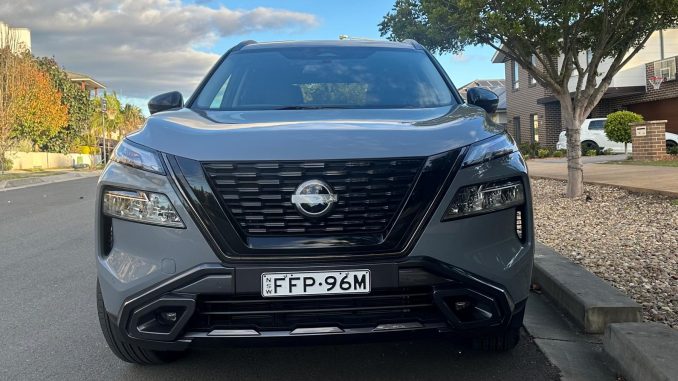 Nissan X-Trail N-Trek front grill and bonnet 1
