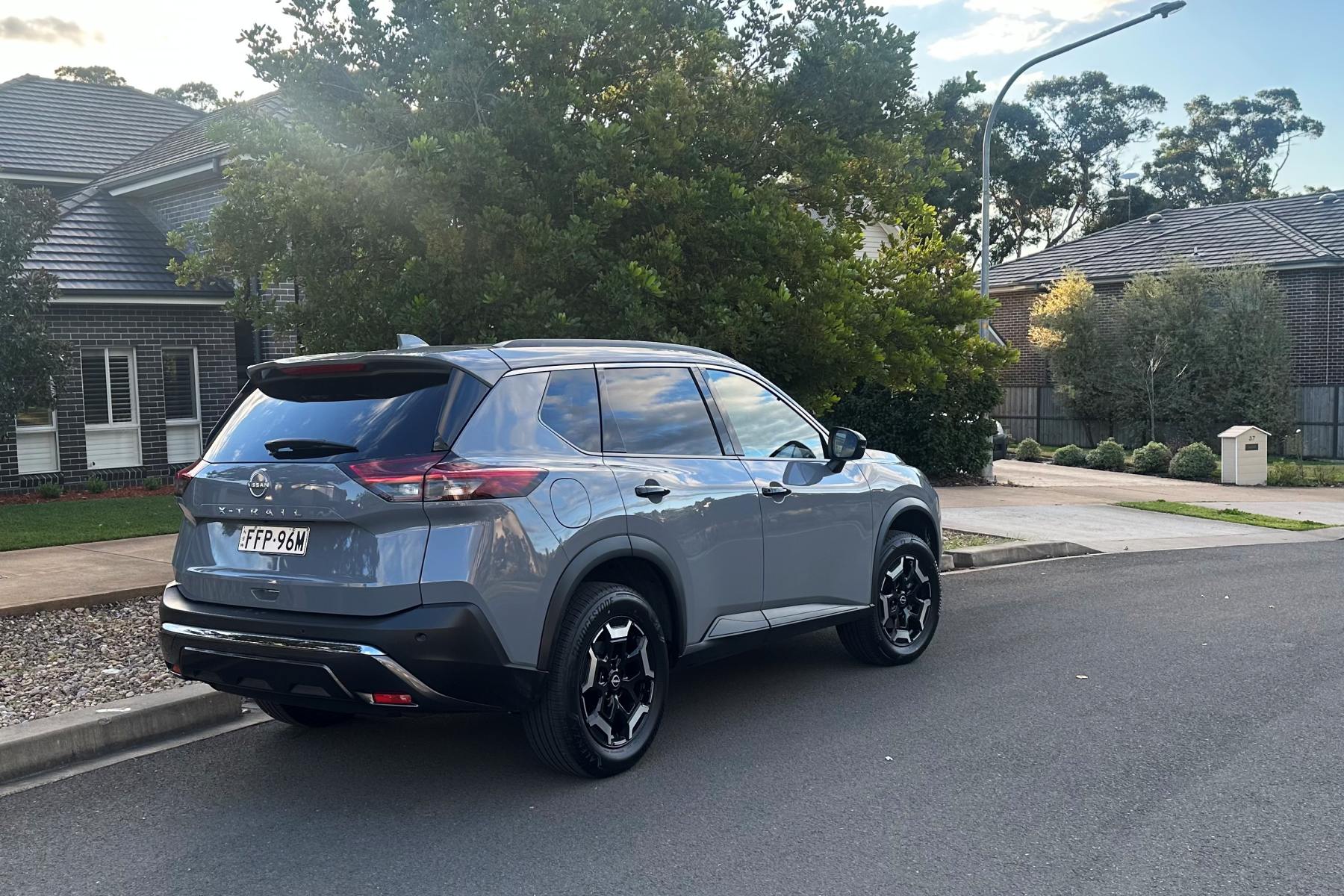 Nissan X-Trail N-Trek rear quarter 1