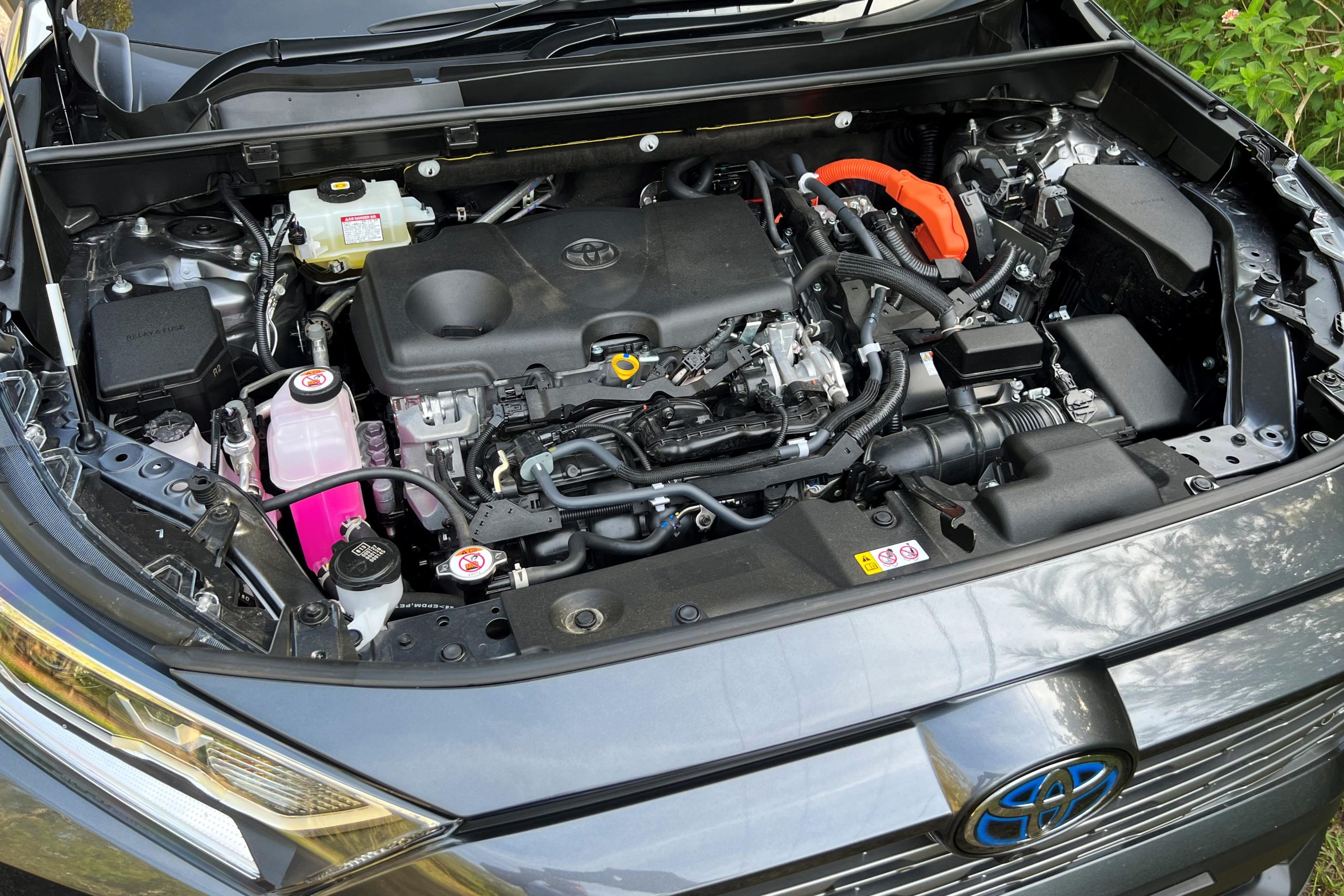 Toyota RAV 4 Cruiser Hybrid engine 1