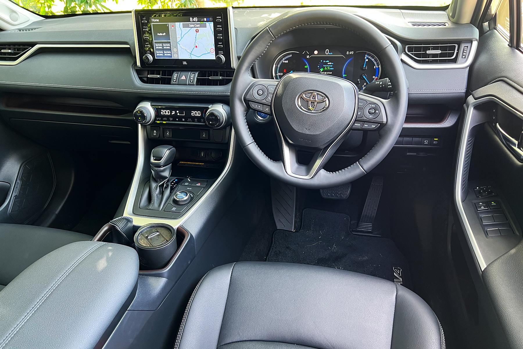 Toyota RAV 4 Cruiser Hybrid front interior 1