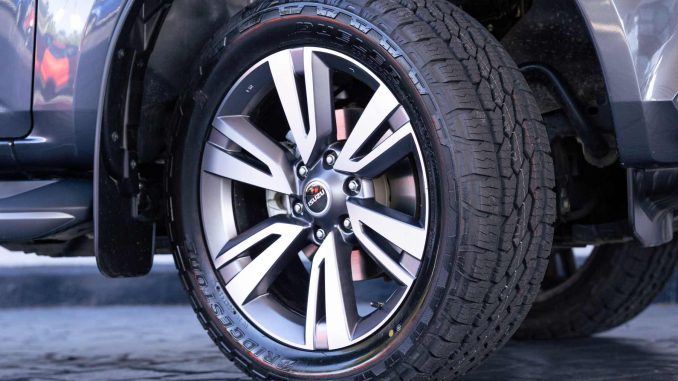 Bridgestone Dueler AT 002 9