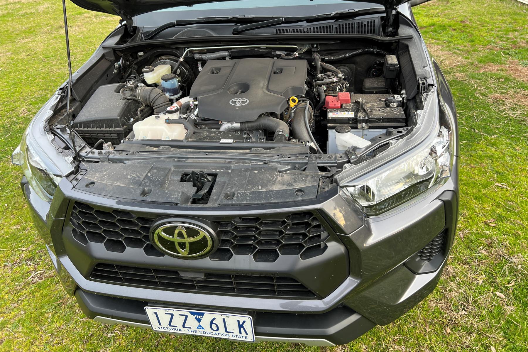 Toyota HiLux SR 48V Dual Cab 4WD Ute engine