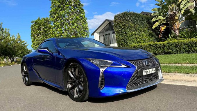 Lexus LC 500 Coupe V8 front quarter 1