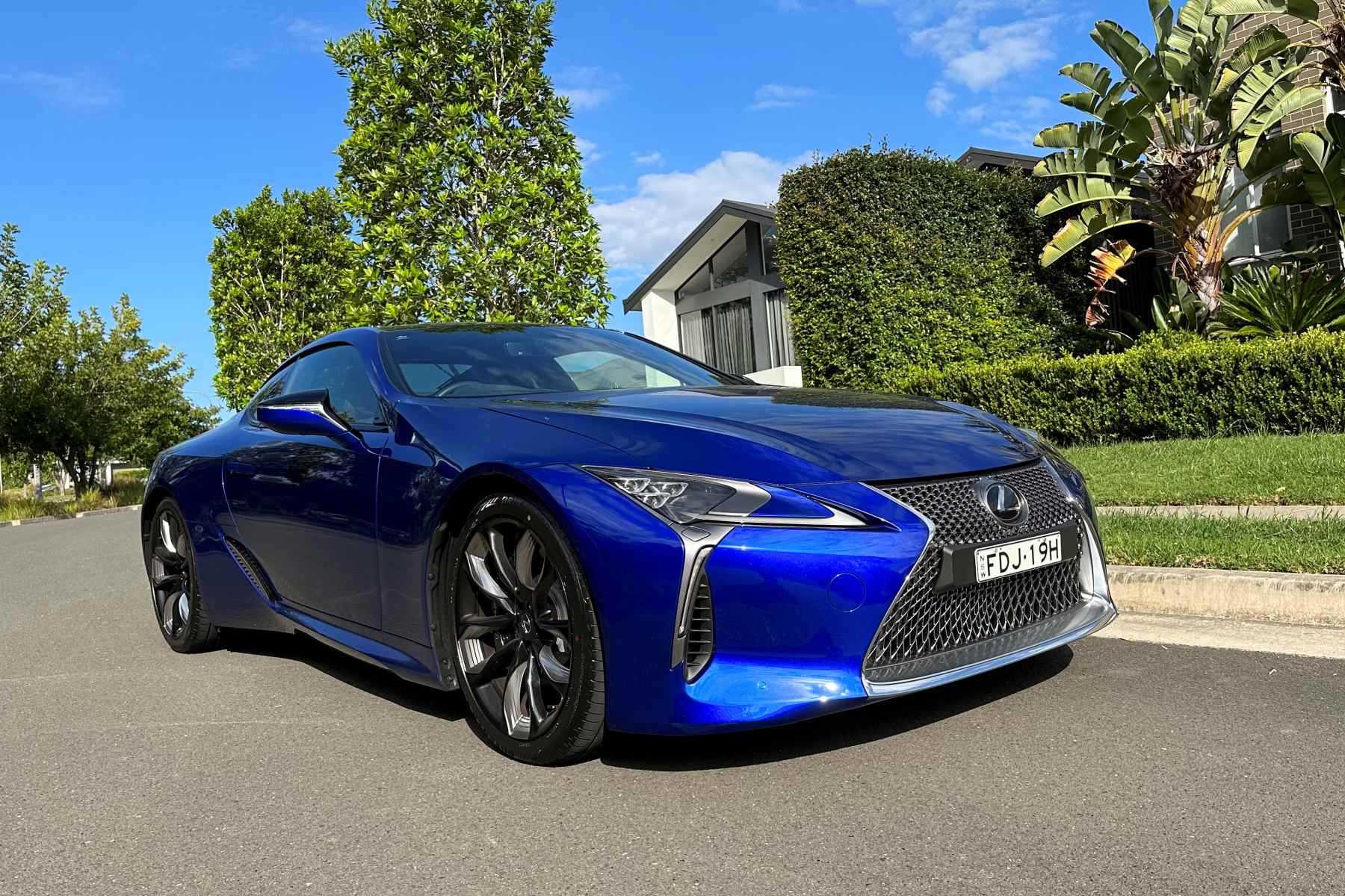 Lexus LC 500 Coupe V8 front quarter 1