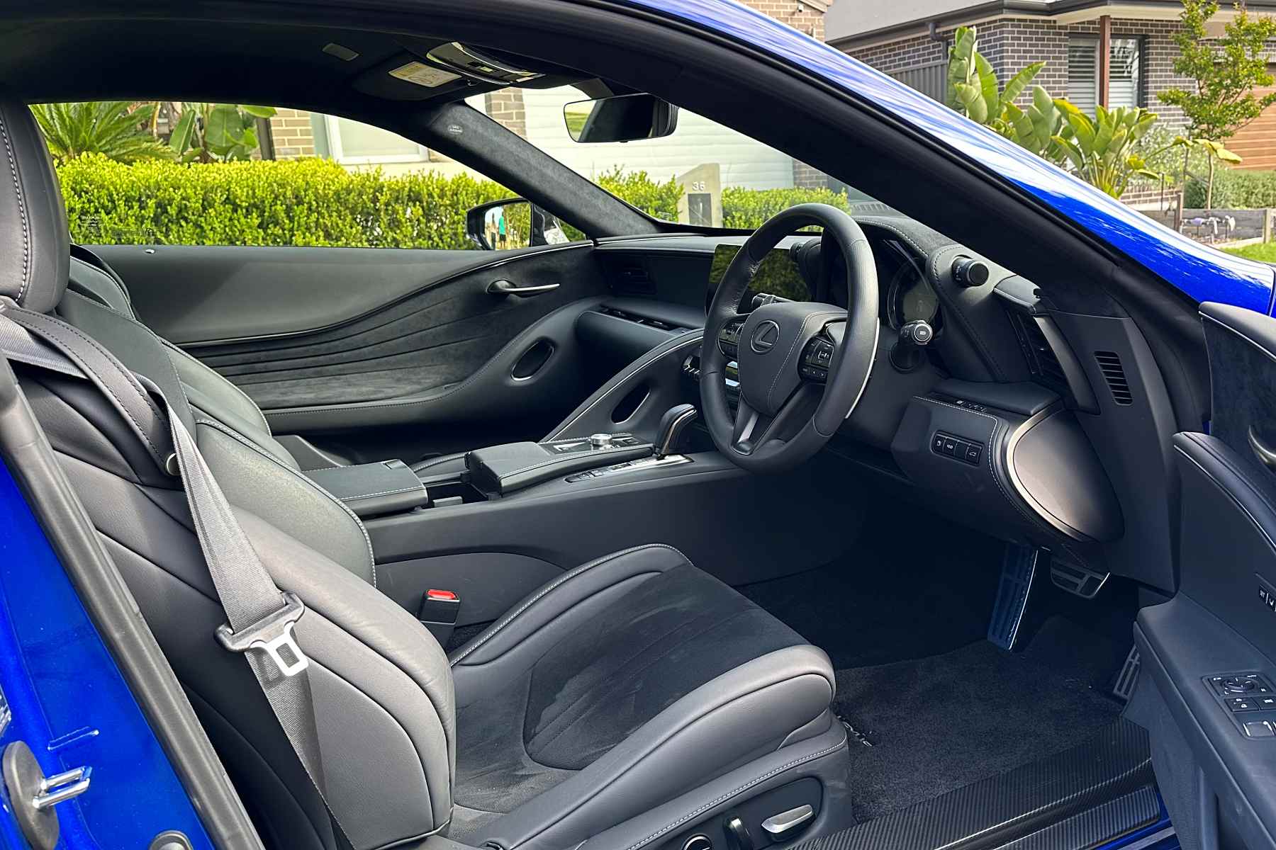 Lexus LC 500 Coupe V8 interior front 1