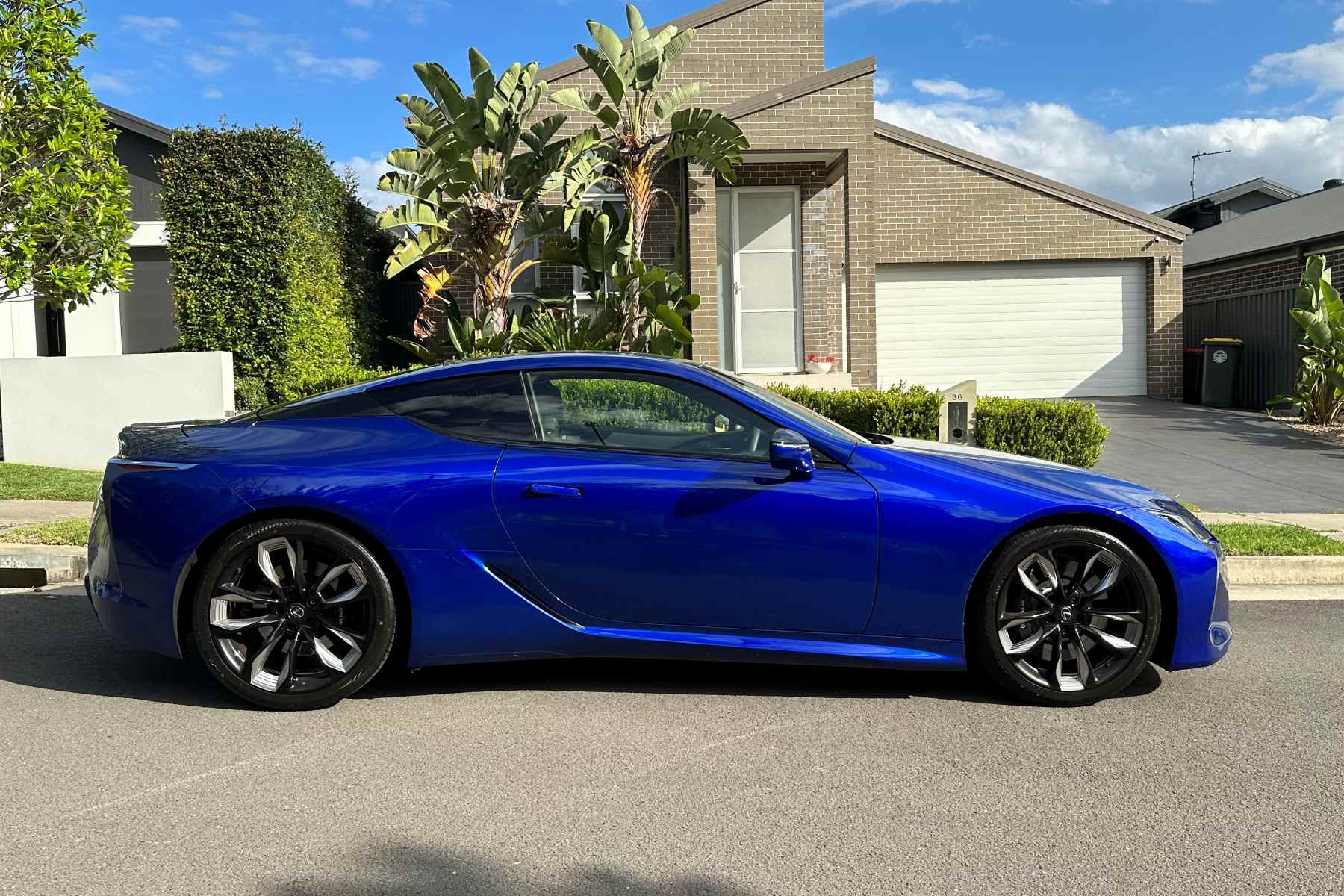 Lexus LC 500 Coupe V8 profile 1