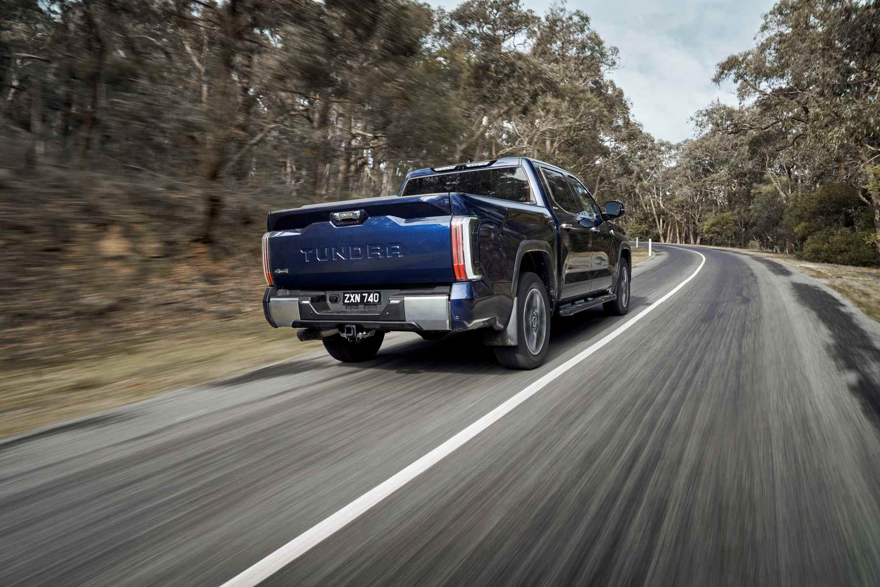 Toyota Tundra Pickup rear quarter 1