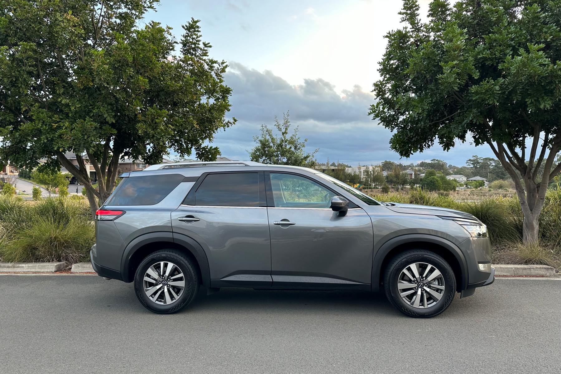 2023 Nissan PathfinderTi exterior profile