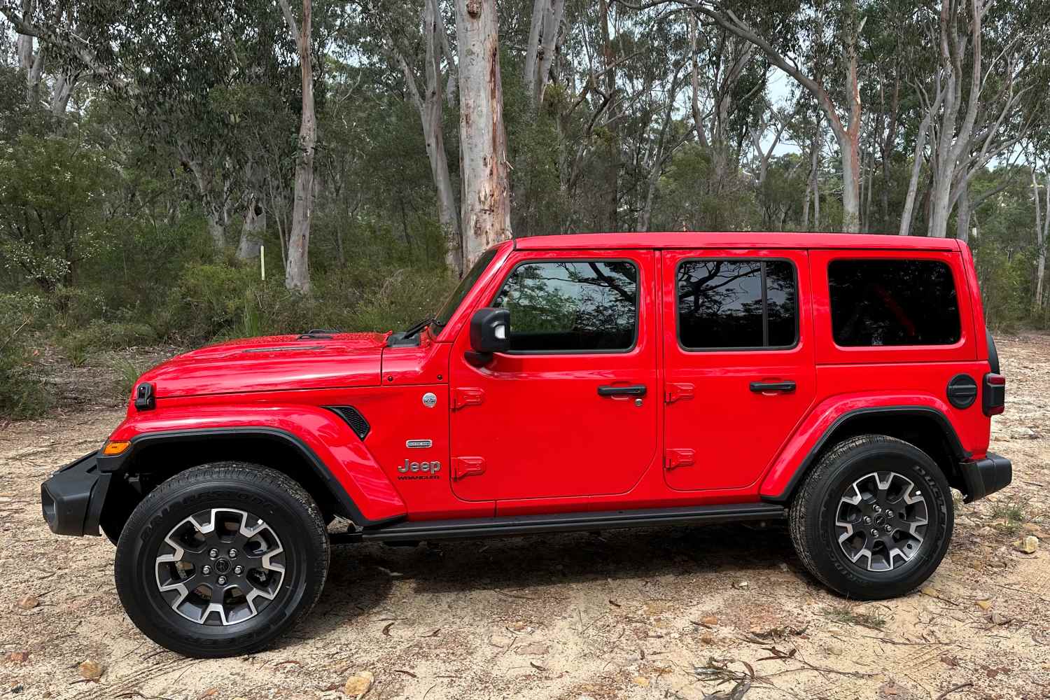 2025 Jeep Wrangler Overland profile 1