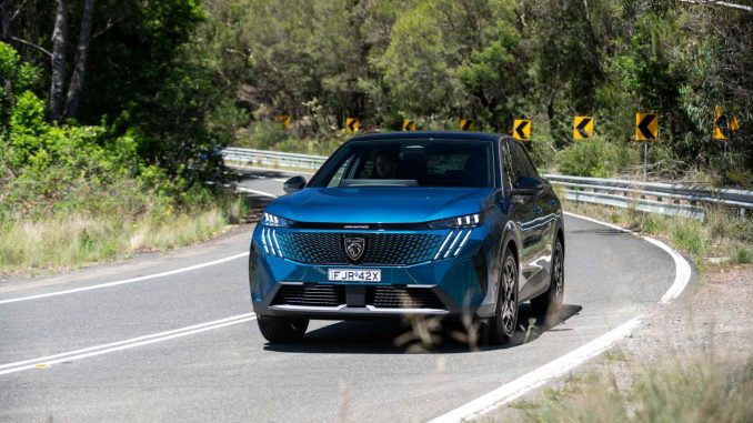 2025 PEUGEOT 3008 GT Premium Hybrid front exterior