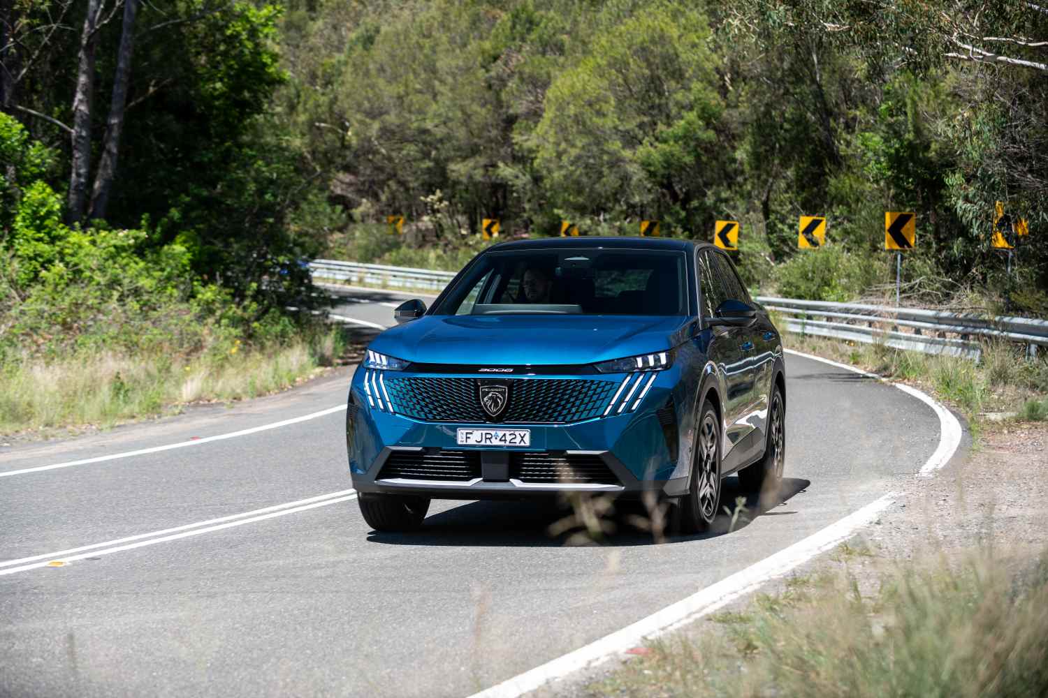 2025 PEUGEOT 3008 GT Premium Hybrid front exterior