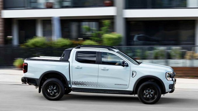 2025 Ford Ranger PHEV Stormtrak (128)