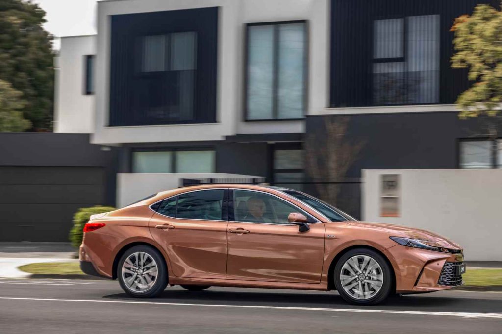 Toyota Camry Ascent Sport Hybrid 2025 review - Motoring Minute