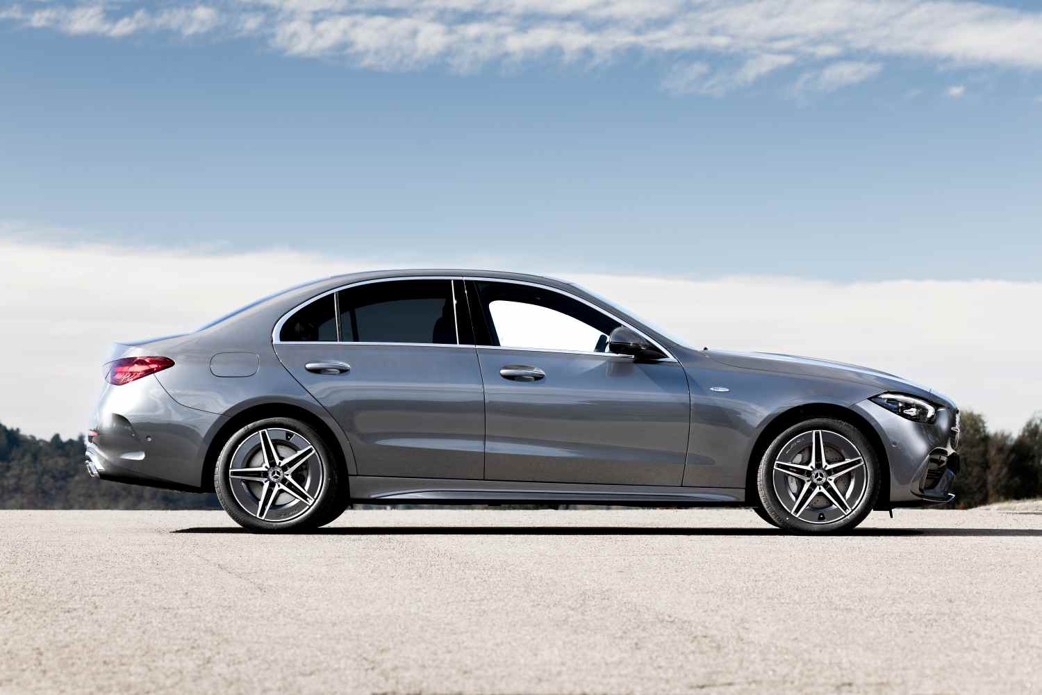 Mercedes-Benz_C350e_005_HR