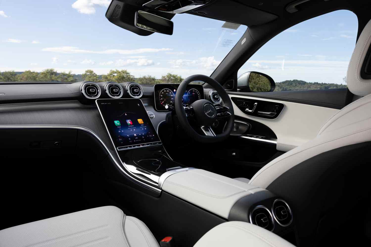 Mercedes-Benz_C350e_018_HR