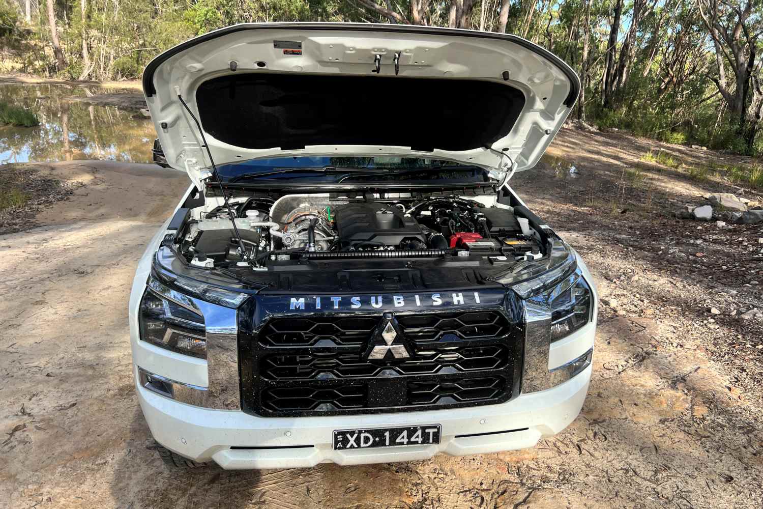 Mitsubishi Triton GLS 2.4 L twin turbo diesel engine
