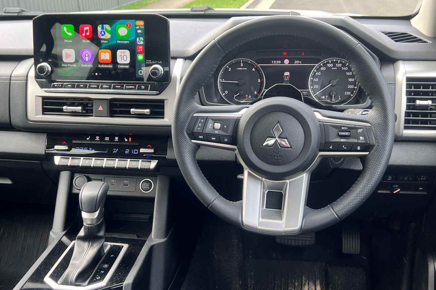 Mitsubishi Triton GLS front interior 2