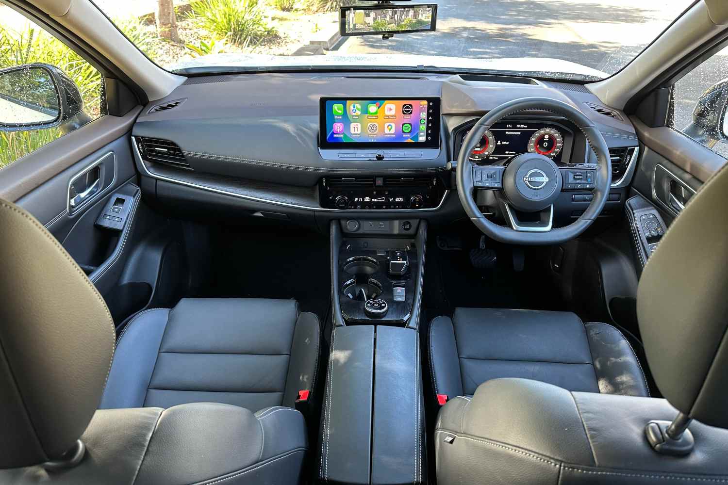 Nissan X-Trail TI e-power e-4orce front interior 1