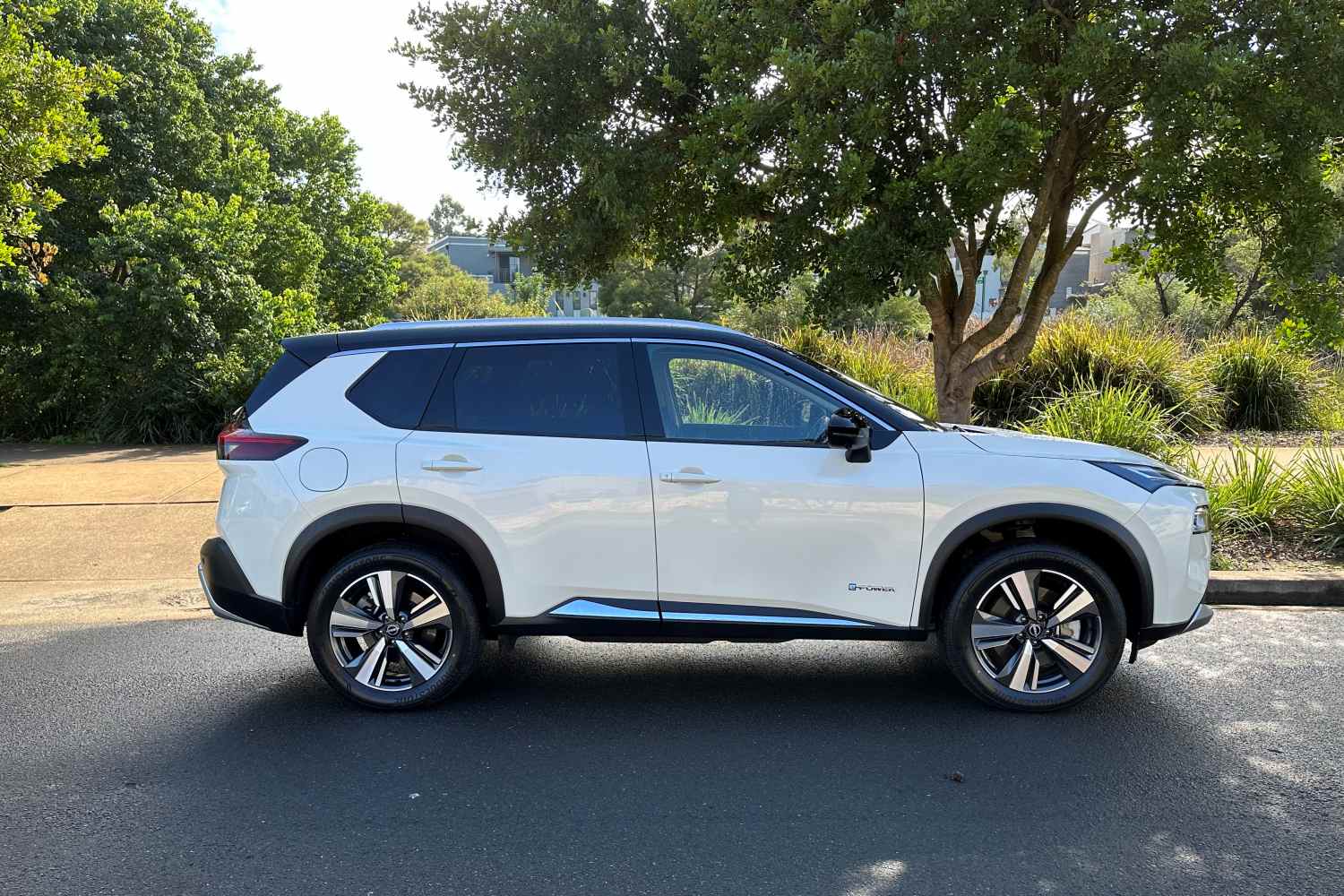 Nissan X-Trail TI e-power e-4orce profile 1