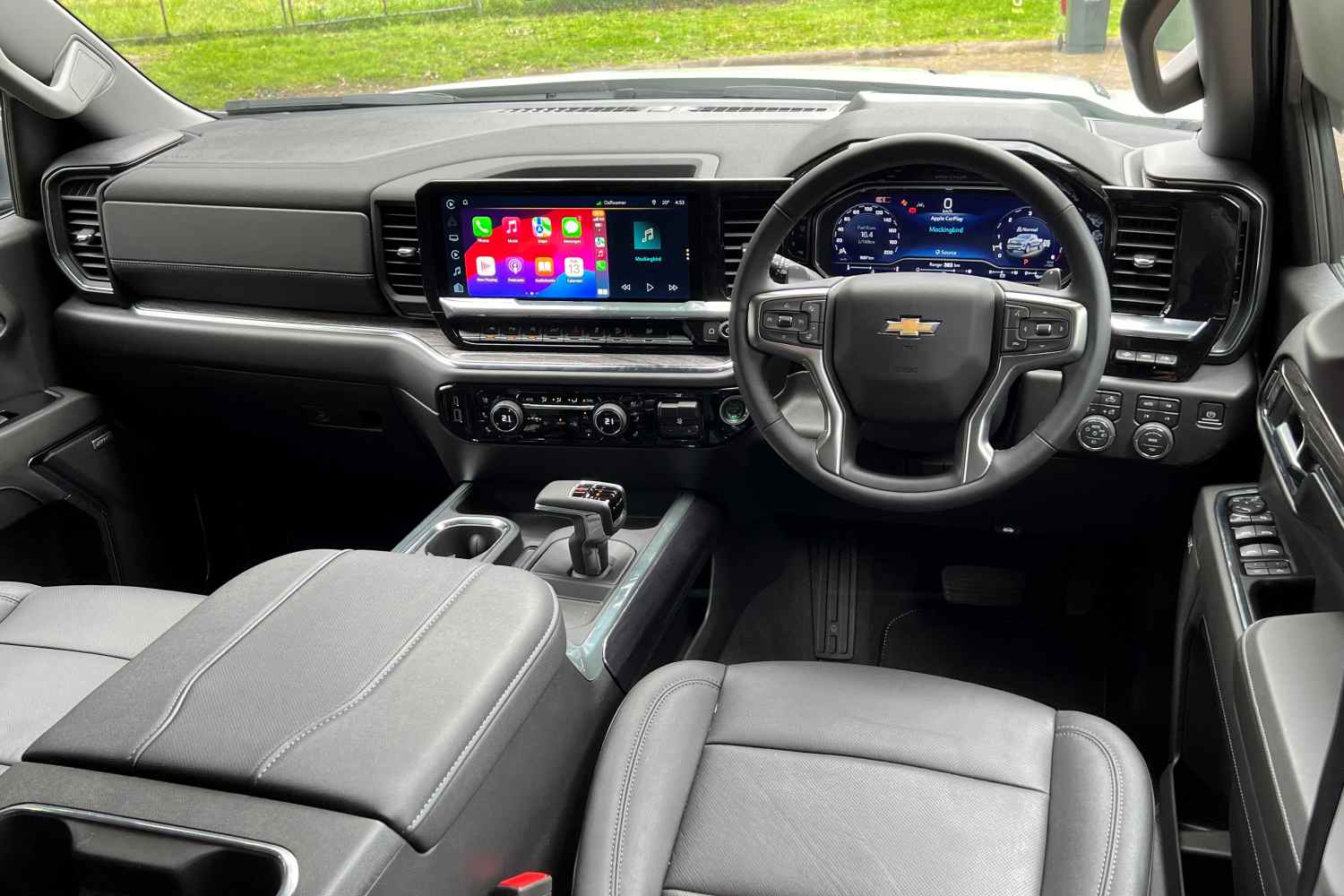 2024 Chevrolet 1500 LTZ Premium front interior 1