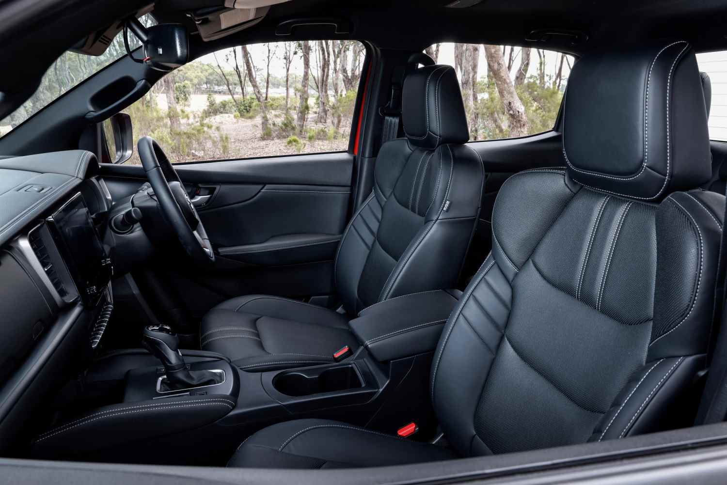 2025 Mazda BT-50 front seats 1