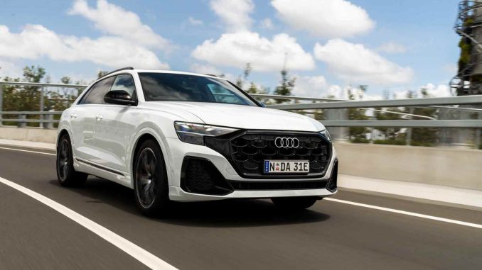 Audi Q8 50 TDi quattro S-Line front driving 1