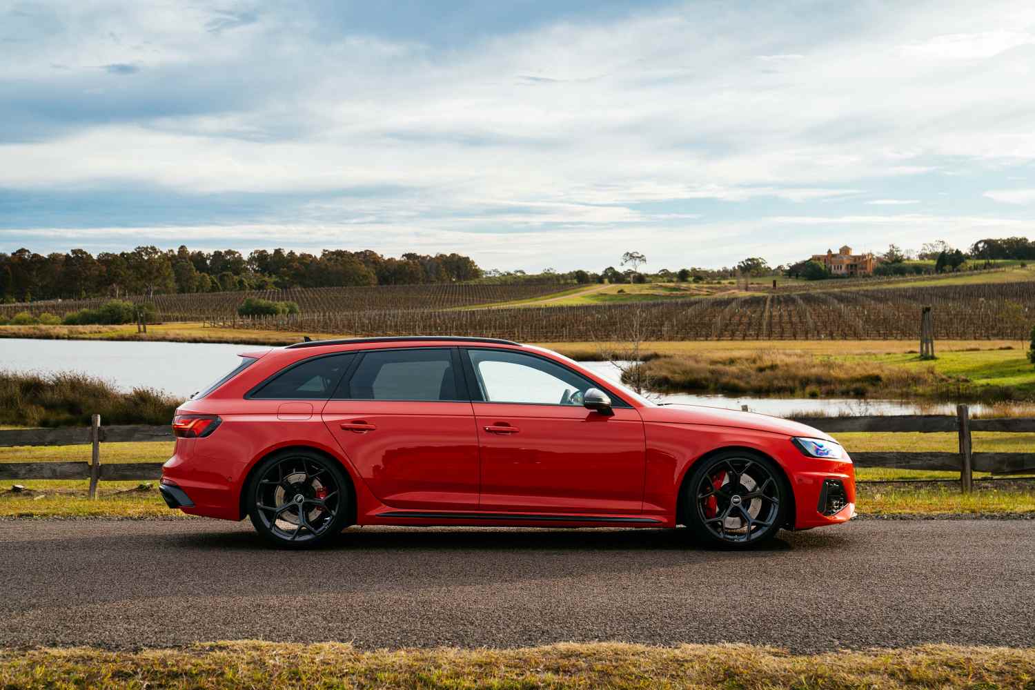 Audi RS 4 Avant TFSI quattro Competition profile 1