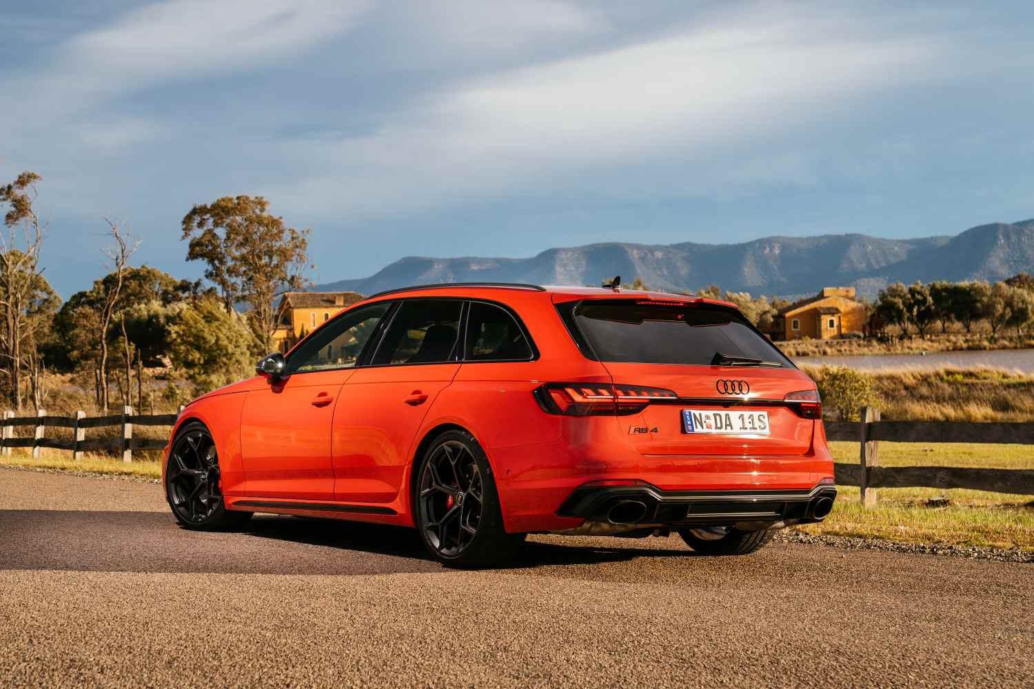 Audi RS 4 Avant TFSI quattro Competition rear 1