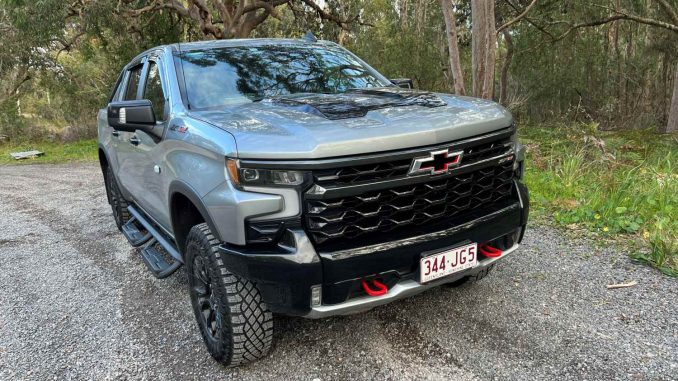 Chevrolet ZR2 exterior front 1