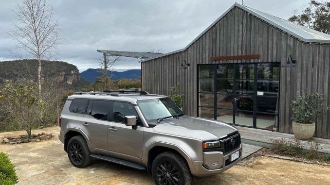 2025 Toyota LandCruiser Prado Kakadu front quarter 1