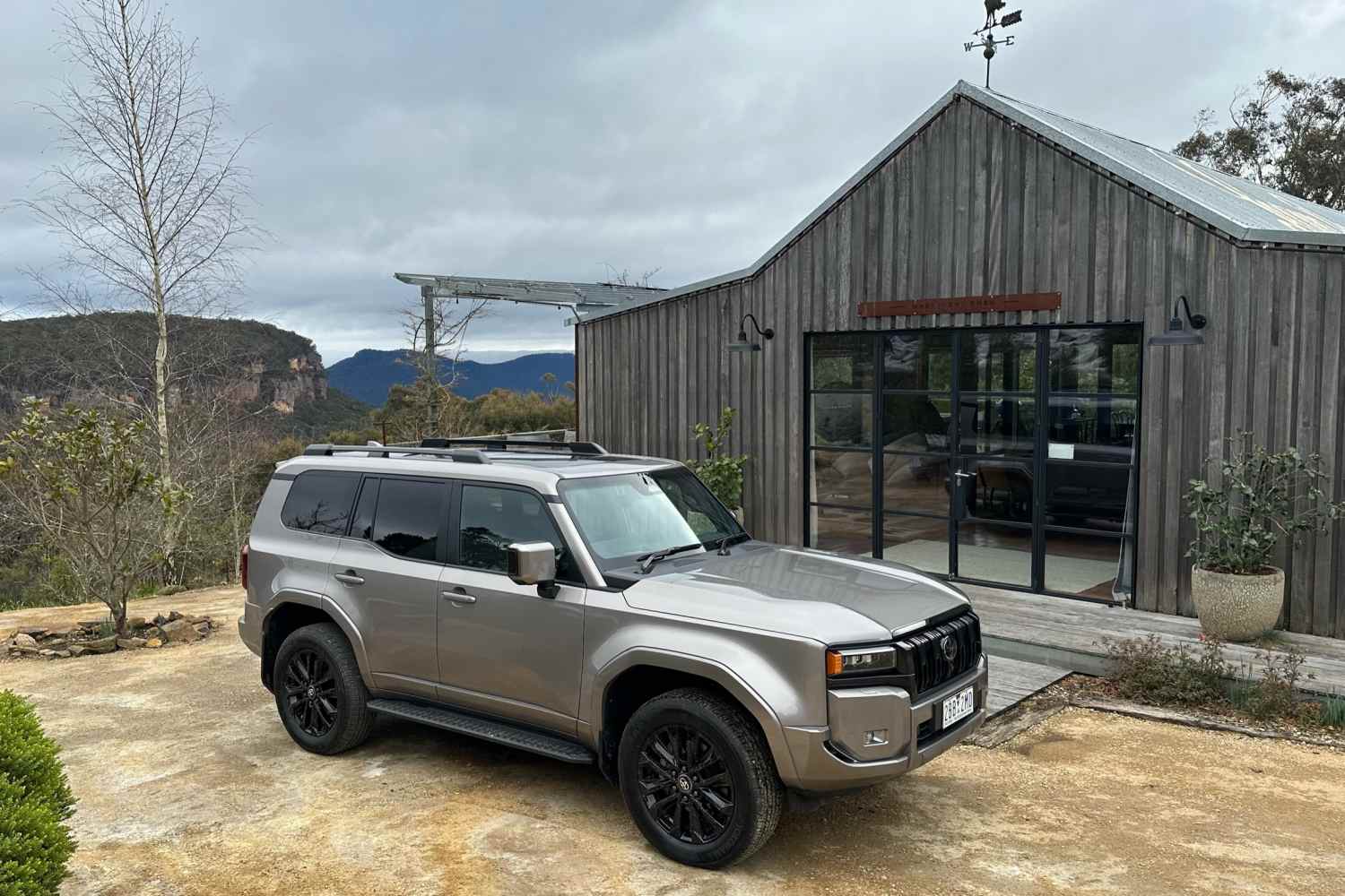 2025 Toyota LandCruiser Prado Kakadu front quarter 1