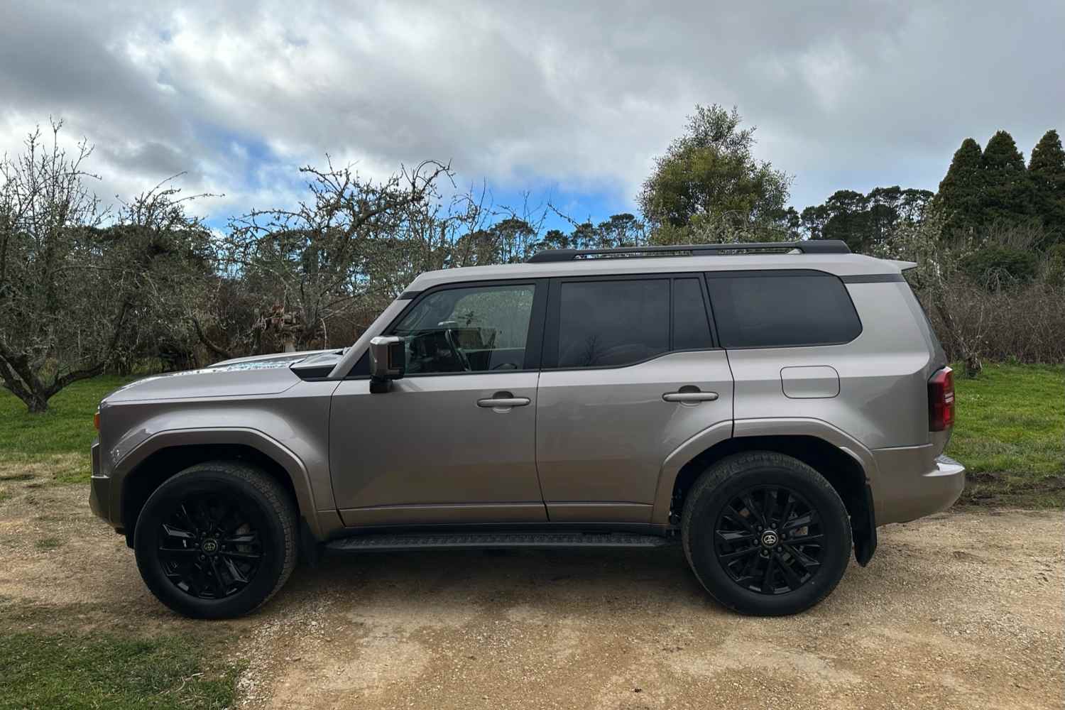 2025 Toyota LandCruiser Prado Kakadu profile 1