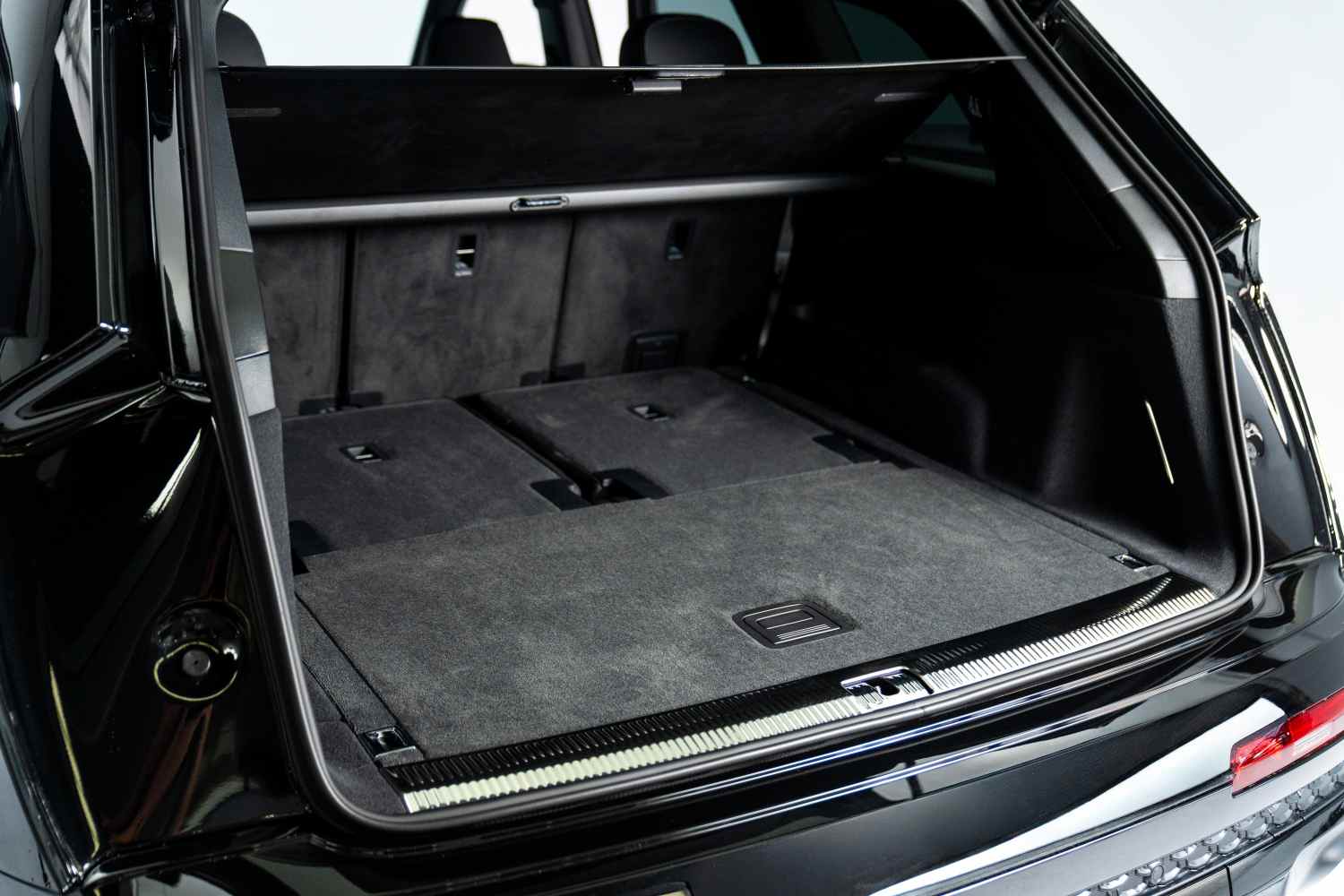 Audi Q7 55 TFSI boot 1